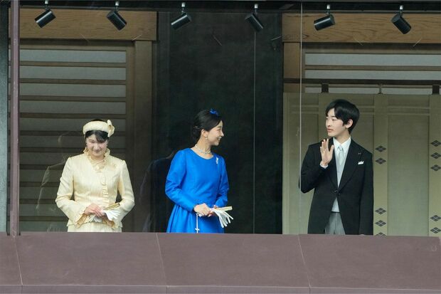 2月23日、天皇誕生日の一般参賀の愛子さま、佳子さま、悠仁さま