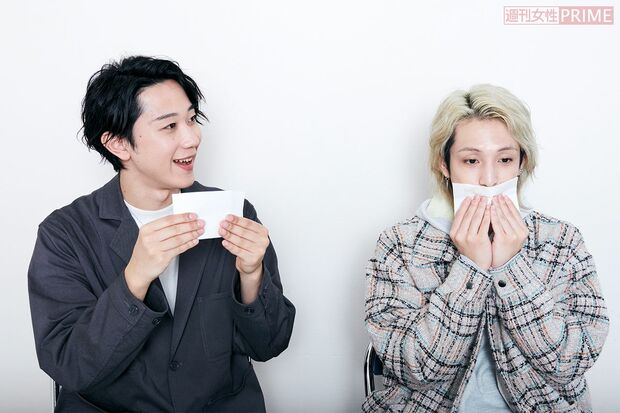 「ミートソースたっぷりのモスバーガー」食べ方1：紙ナプキンを手元に用意　撮影／山田智絵