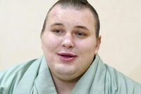 大関・安青錦「うまッ！」を連発、安治川部屋近くに開店のウクライナ料理店で豪快に食べた“絶品大好物”