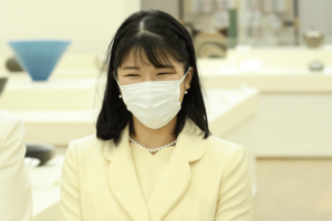 両陛下とともに『日本伝統工芸展』を鑑賞された愛子さま（9月20日・中央区）