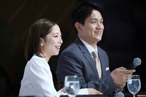 4月28日、引退会見を行ったフィギュアスケ―トの“りくりゅう”ペアこと三浦璃来（左）と木原龍一