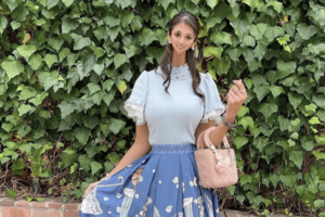 話題になった「宇宙人プリンセス」の投稿。顔は極端に小さく、顎は尖っている（本人インスタグラムより）