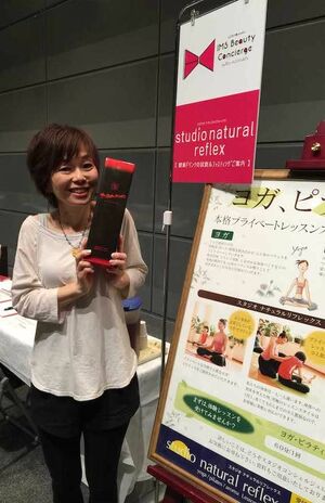 離婚後、西崎彩智さんはヨガスタジオの受付の仕事を始めるも時給は800円。財産分与も養育費もなかったため、何度か電気が止まったり貴金属を質屋に持っていったことも