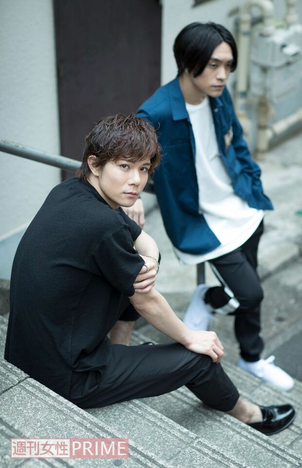 左から柿澤勇人、平間壮一　撮影／廣瀬靖士