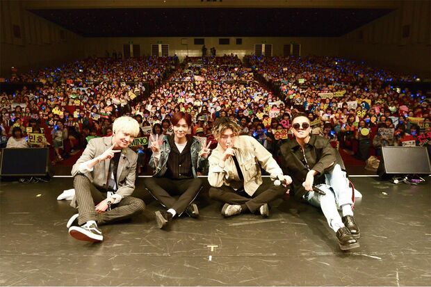 WINNER　左からカン・スンユン(23)、キム・ジヌ(25)、イ・スンフン(25)、ソン・ミノ(24)