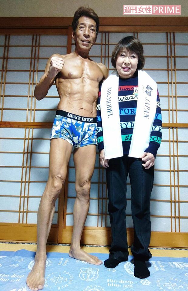 田代純子さんと写真撮影するゴージャス松野