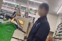 レジに立ちながら「漏らしました!」ファミリーマート女性店員の“おもらし”バイトテロ動画が大炎上! ネ…