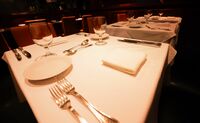 婚活女子の悩みの種「レストランが決められない男」「料理取り分け」の是非を問う