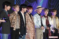 BTSのグッズ戦略、綿パジャマが約1万5000円、マスクは7枚3300円!「強気価格」にファン戸惑い