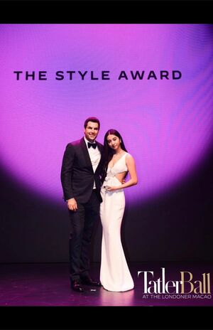 11月25日に行われた『TatlerAsia』のイベントに、大胆にカットされた白いドレスで参加したKoki,(Koki,インスタグラムより)