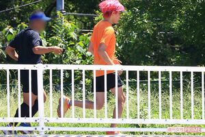 美しいフォームで颯爽とランニングする兼近