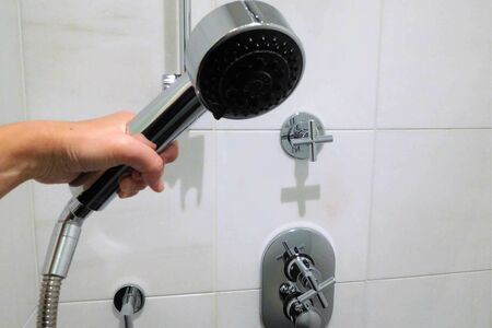 1人なら風呂につかるよりシャワー
