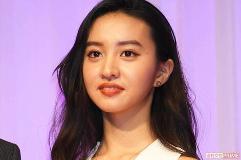 Koki,、ヴェネツィア国際映画祭に“大胆黒レースドレス”で登場！4年前の「見ちゃいけない」過激衣装にも再…