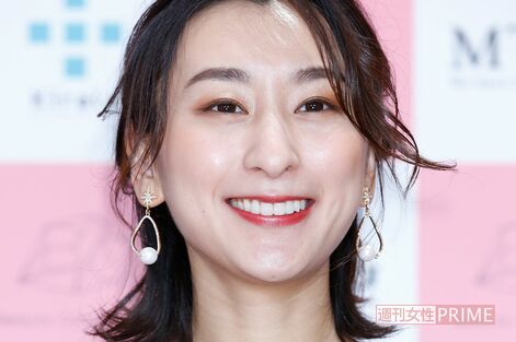 浅田舞がインスタグラムでメガネ姿を披露「吉田羊じゃん」「真逆だから知的風に憧れるのか」辛辣意見が集ま…