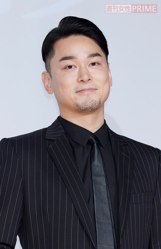 ドリアン・ロロブリジーダ●1984年12月24日生まれ、東京都出身。初出場した2006年開催の「若手女装グランプリ」で優勝し、華々しくデビュー。その後、数々のイベントやアーティストのコンサート、PV、ファッションショー、CM、舞台・映画などに出演。'18年には作詞家・及川眠子と作曲家・中崎英也のプロデュースによるディーヴァユニット「八方不美人」としてCDデビュー。180センチのスレンダーなボディに20センチのハイヒールと巨大なヘッドドレスを装着し、圧倒的な存在感を放つ。