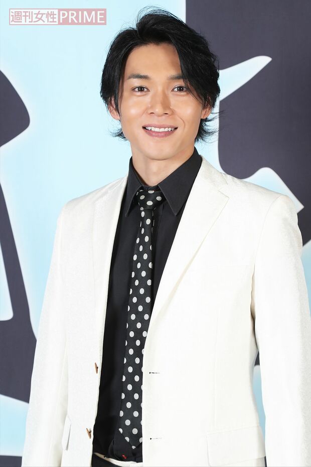 白川裕二郎（しらかわ・ゆうじろう）／1976年12月11日生まれ。神奈川県出身。185cm。元大相撲力士という異色の経歴を持つメインボーカル。趣味は釣り、筋トレ。特技は股割り、サーフィン。2002年『忍風戦隊ハリケンジャー』で俳優デビュー。　撮影／坂本利幸