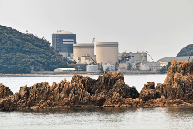 原発再稼働は1つの策だが、規制のため難しい現状（※写真は美浜原発）