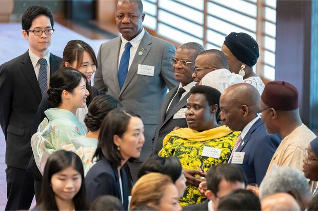 2025年は各国の賓客を多数もてなされた。アフリカ首脳との茶会（宮内庁提供）