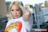 最愛の祖母は凶悪殺人犯だった、セクシー女優・飯島くうがの過酷な家庭環境と壮絶人生