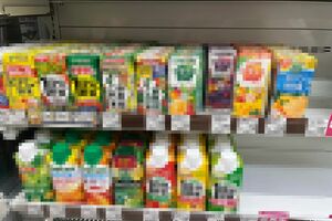 市販の野菜ジュースの数々