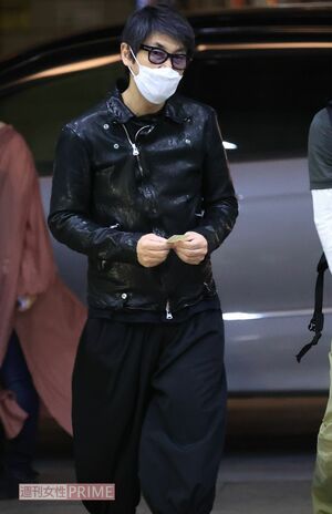 記者の直撃に答える上西雄大監督。「改めて連絡してほしい」と話していたが……