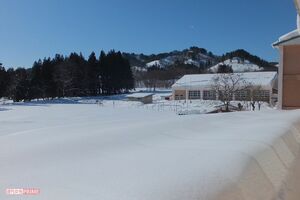 1月7日の午前11時あたり、山形県南部にある小学校の定点観測でも、UFOらしき謎の物体が撮影されていた