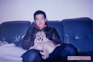 母親を亡くしたという18歳ごろの岡田さん