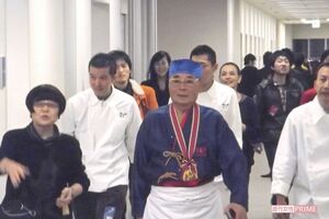 人気番組『料理の鉄人』には数多く出演し、料理人ブームを巻き起こした