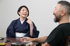 川奈さんと聞き手のライター・村田氏とは旧知の仲。怪談のみならず、都市伝説や歴史の話にも花が咲いて和やかなムード
