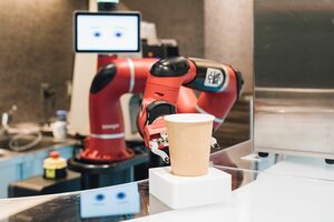 ロボットが注文から洗い物までをこなす『変なカフェ』