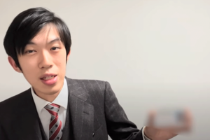 免許返納時の様子（Youtubeチャンネル「スーツ交通」より）