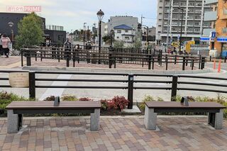 想が腰かけていた駅前のベンチ（ドラマ『silent』ロケ地）