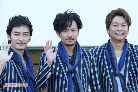 (写真左から)『新しい地図』の草なぎ剛、稲垣吾郎、香取慎吾