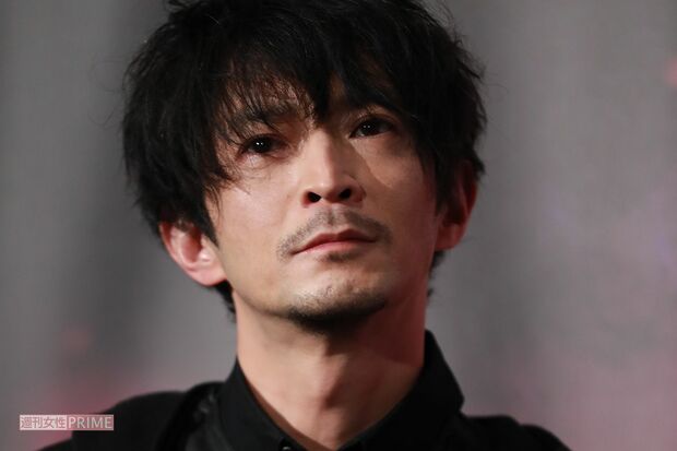 NHK朝ドラ『エール』のナレーションも務める津田健次郎。かなりのイケメンだ