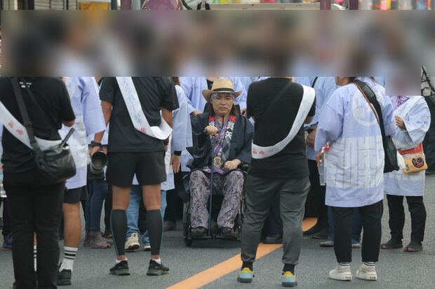 秦野たばこ祭りのLUNA SEA・真矢の様子