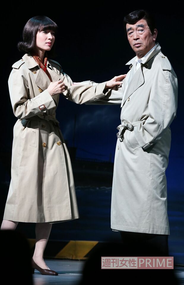 '14年7月の『一姫二太郎三かぼちゃ』公開舞台稽古にて、息の合った掛け合いを見せる志村さんといしの2/2