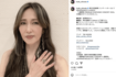 ゴールドと黒を基調にしたロングドレス着用の工藤静香（公式インスタグラムより）