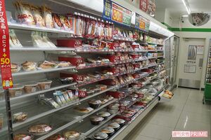 酒井氏が経営する店舗。チルド系の惣菜は特に共働き家庭に人気だという
