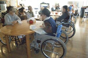 「将来介護が必要になったときに、介護者が楽だから」という「介護脱毛」という概念も挙げられている(写真はイメージです)