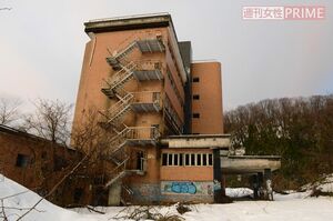 この建物を目指して2人は姿を消した