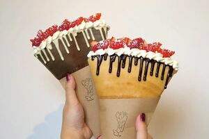 左から「ストロベリーショコラホワイトメルト」「ストロベリーチョコメルト」各1600円