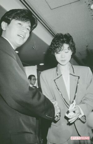 7月に中森明菜（当時23）が近藤の自宅で自殺未遂。大みそか22時に緊急会見。結婚についての問いに近藤は「まったくありません」（'88年12月）