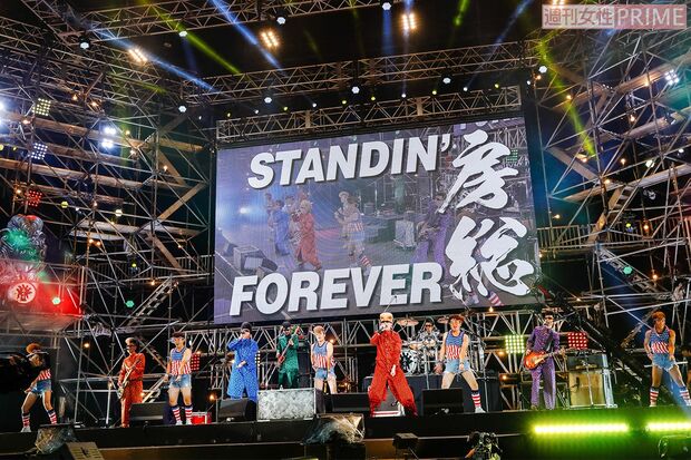 氣志團のステージでは、ジャニーズメドレーも。SMAPの楽曲『オレンジ』『俺たちに明日はある』も歌われた　撮影／釘野孝宏、上山陽介