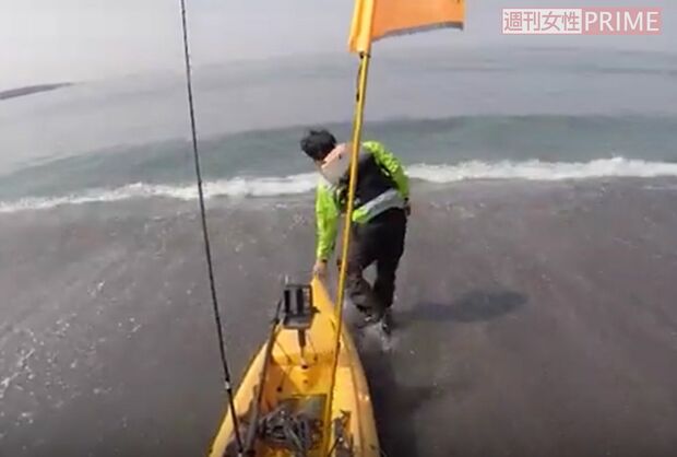 鈴木が愛用するカヤックは2つあり、写真は昔から使っているもの（鈴木のユーチューブより）