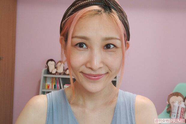 ブロガーのはあちゅう、「見た目がおとなしそうな女性が狙われる」と聞き、自衛のため髪をピンクに