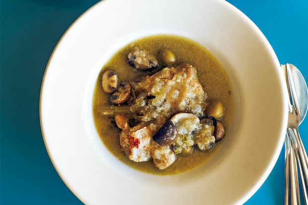 チキンの白ワイン煮　撮影／砂原 文