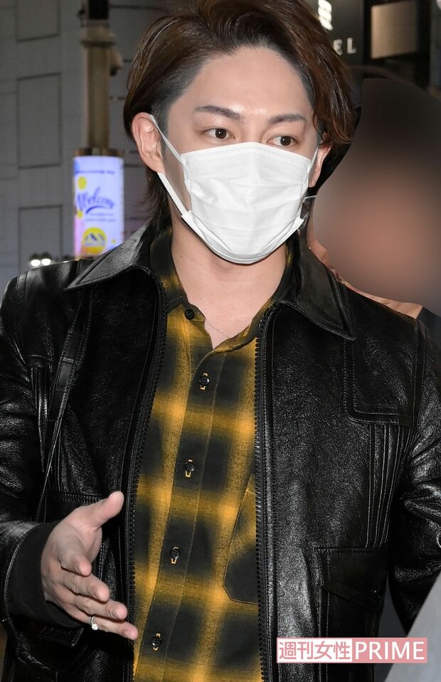 『牛宮城』オープン初日に来店した“青汁王子”こと実業家・ユーチューバーの三崎優太氏