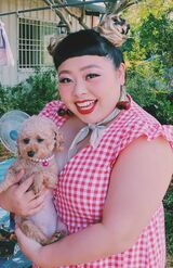 台湾でのワールドツアー記者会見を前に、犬との癒しツーショット