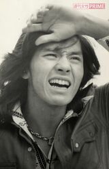 デビューして間もないころ、長髪を振り乱して熱唱する彼のスタイルに魅了される人も多かった