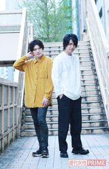 左から崎山つばさ、黒羽麻璃央　撮影／森田晃博